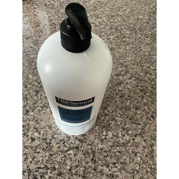 TRESemme Smooth & Silky 48hours Conditioner, 39 Fl oz - Picture 9 of 9